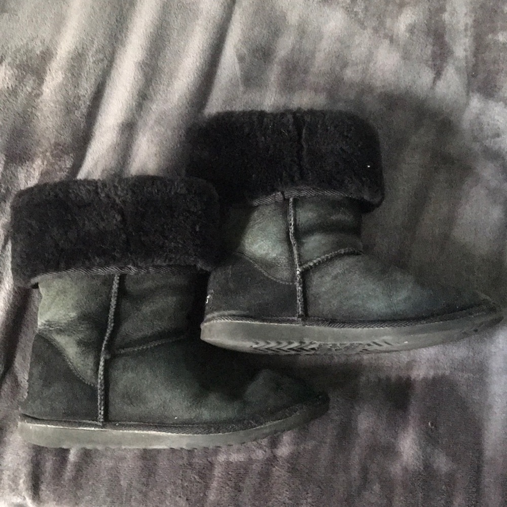 Used Authentic UGGS - Picture 1 of 4